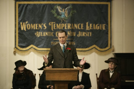 Enoch 'Nucky' Thompson - 1. sezon 1. bölümden bir görüntü.