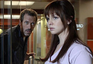 Hugh Laurie (House) ve Amber Tamblyn (Martha Masters)
