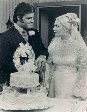 Another World'ün 1971 senesinden Steve ve Alice'in evlilik sahnesi