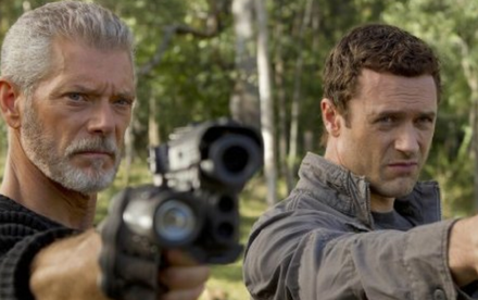 Jim (Jason O'Mara) ve Komutan Nathaniel (Stephen Lang)