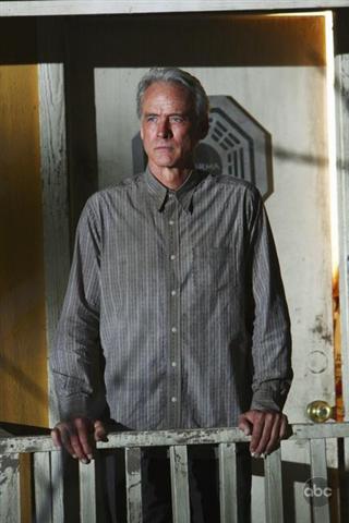 Jack'in babası Christian Shephard yine karşımıza çıkıyor.