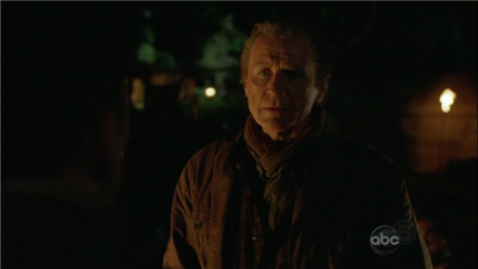 Widmore bebeğin ölmesi gerektiğini söylüyor.